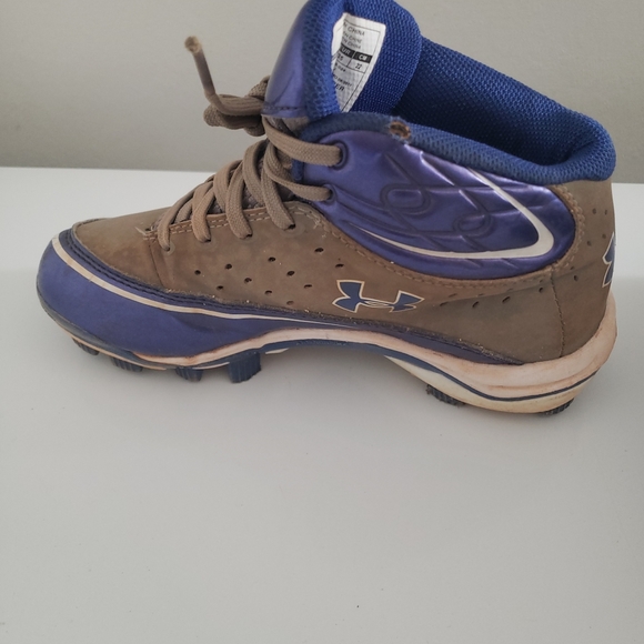 Boy’s Under Armour Baseball Cleats - Picture 16 of 16